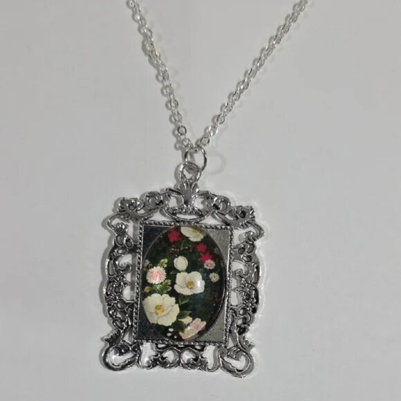 Vintage Silver Floral Scrollwork Pendant Necklace – Elegant Botanical Charm - Picture 7 of 9